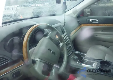 2012 Lincoln Mkt z USA, uszkodzony, nr VIN 2LMHJ5FR8CBL52166